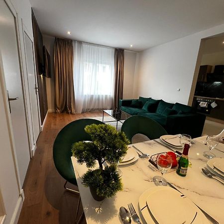 105 Quadratmeter Apartment, Parkplatz, Kinderfreundlich, 6 Personen, Wifi, Vollausgestattete Kueche, Crimmitschau Exterior foto