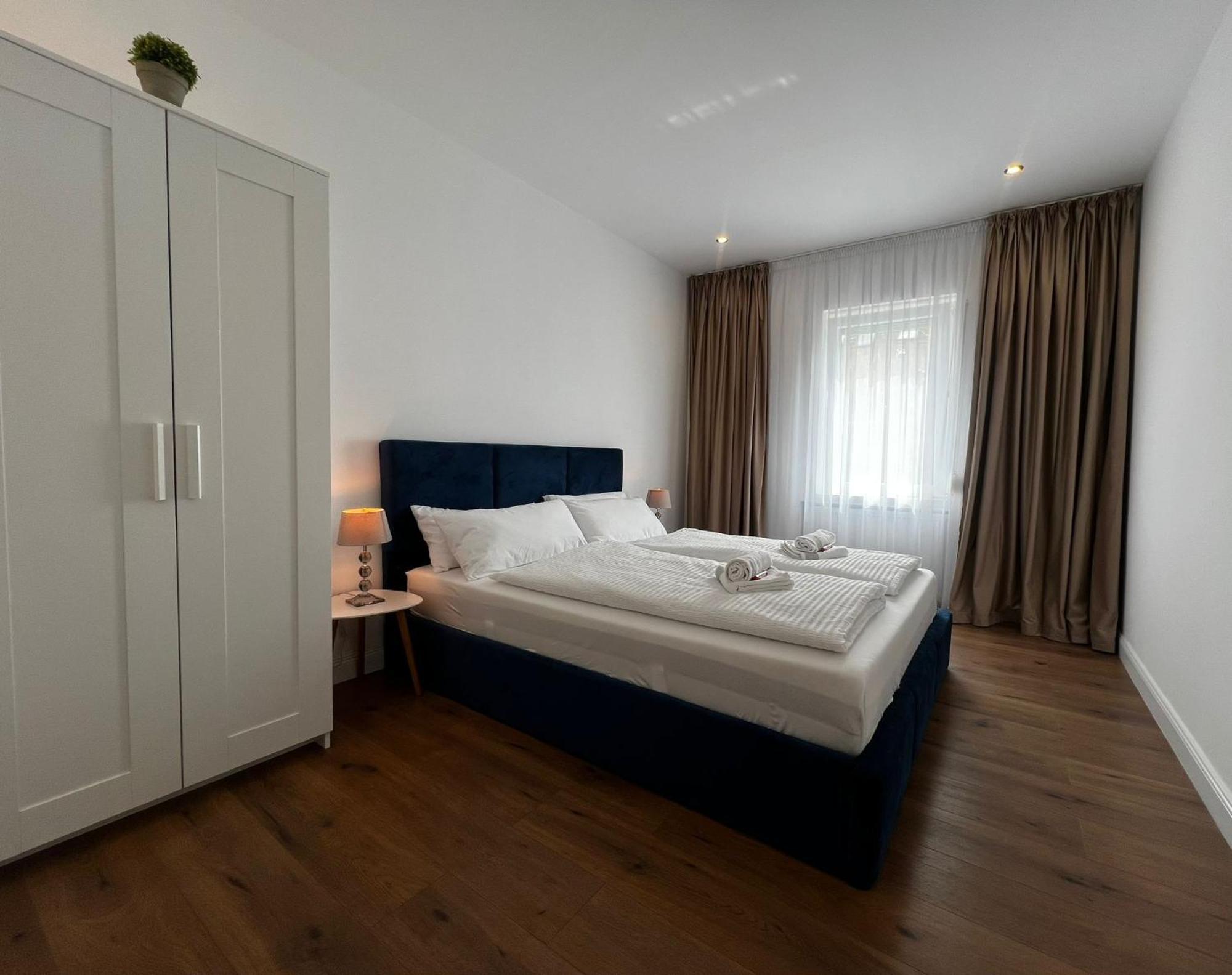 105 Quadratmeter Apartment, Parkplatz, Kinderfreundlich, 6 Personen, Wifi, Vollausgestattete Kueche, Crimmitschau Exterior foto