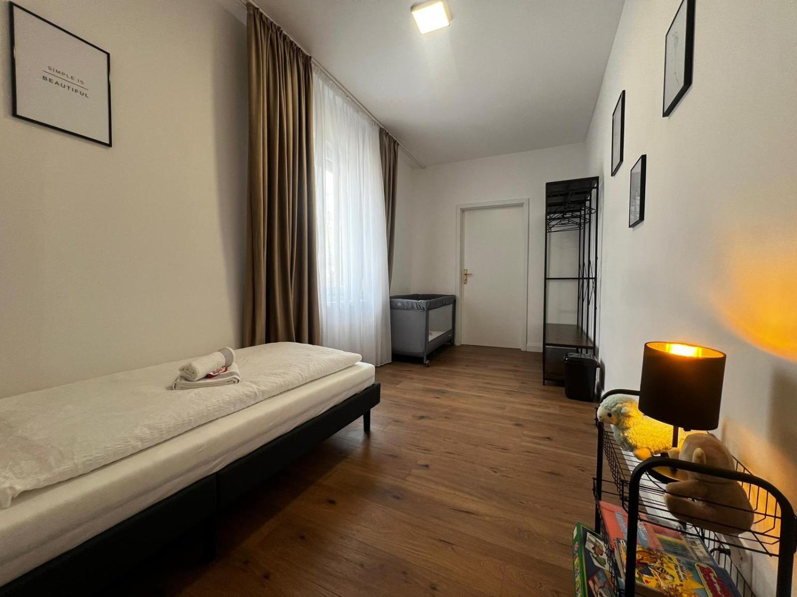 105 Quadratmeter Apartment, Parkplatz, Kinderfreundlich, 6 Personen, Wifi, Vollausgestattete Kueche, Crimmitschau Exterior foto