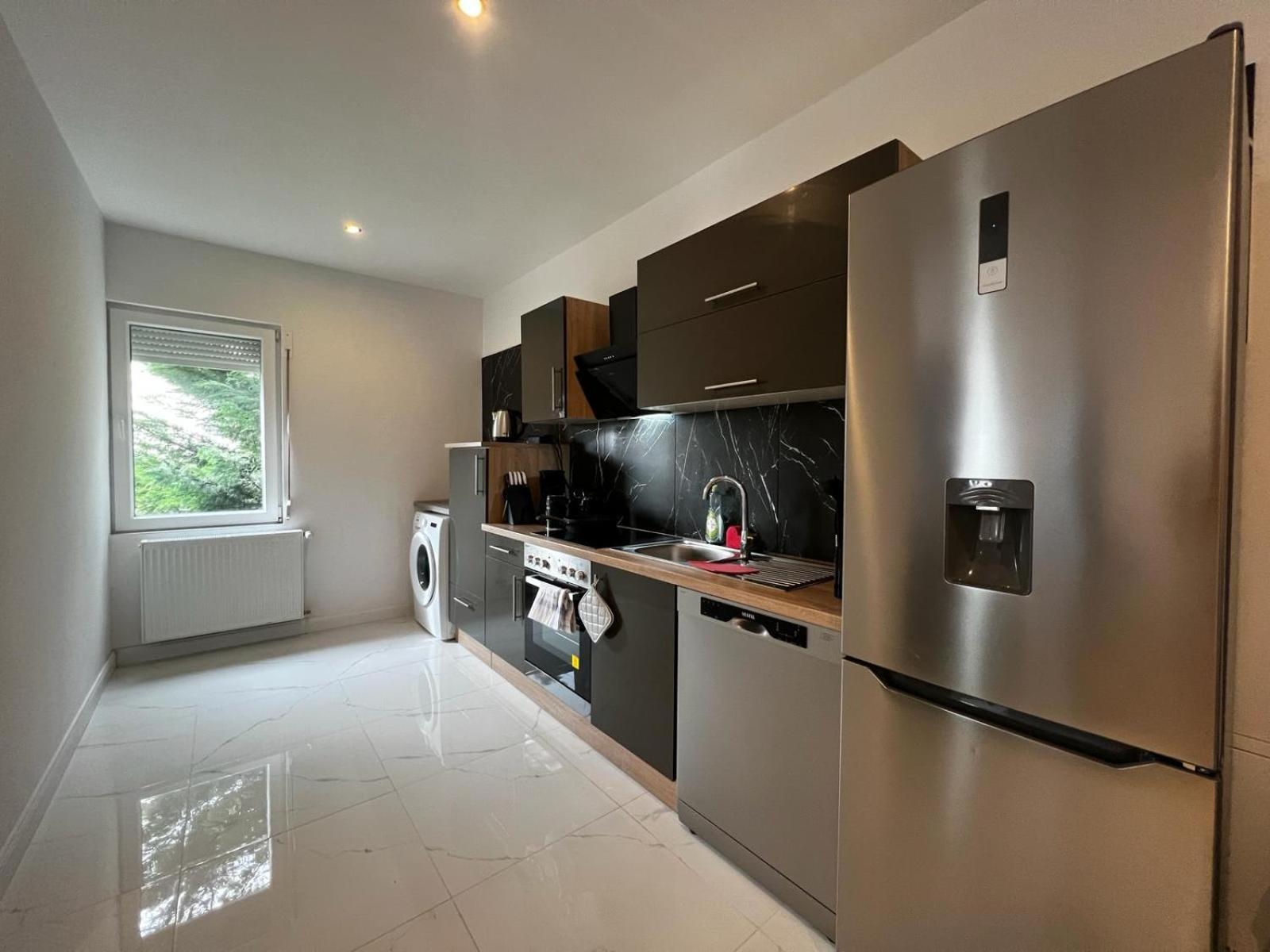 105 Quadratmeter Apartment, Parkplatz, Kinderfreundlich, 6 Personen, Wifi, Vollausgestattete Kueche, Crimmitschau Exterior foto
