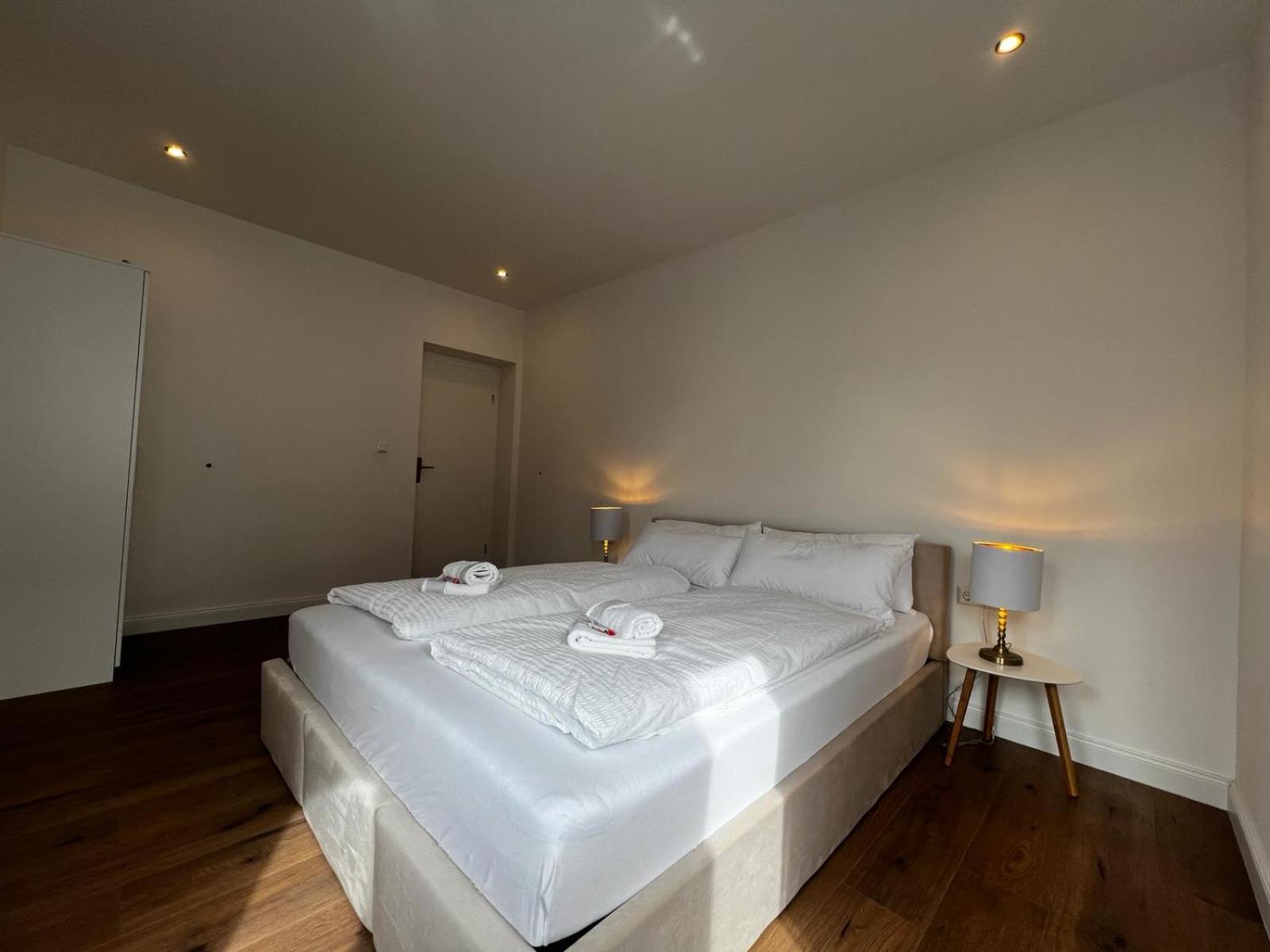 105 Quadratmeter Apartment, Parkplatz, Kinderfreundlich, 6 Personen, Wifi, Vollausgestattete Kueche, Crimmitschau Exterior foto