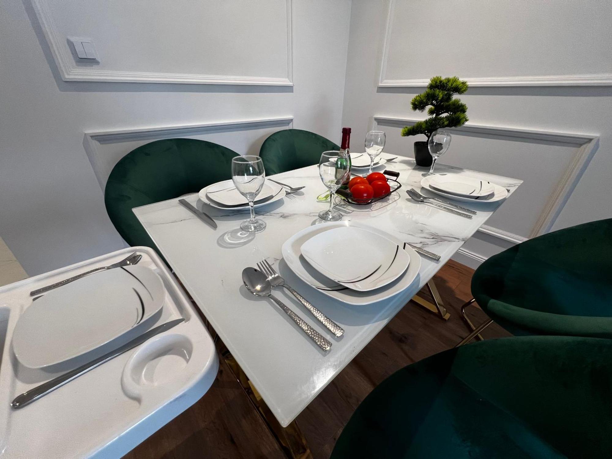 105 Quadratmeter Apartment, Parkplatz, Kinderfreundlich, 6 Personen, Wifi, Vollausgestattete Kueche, Crimmitschau Exterior foto
